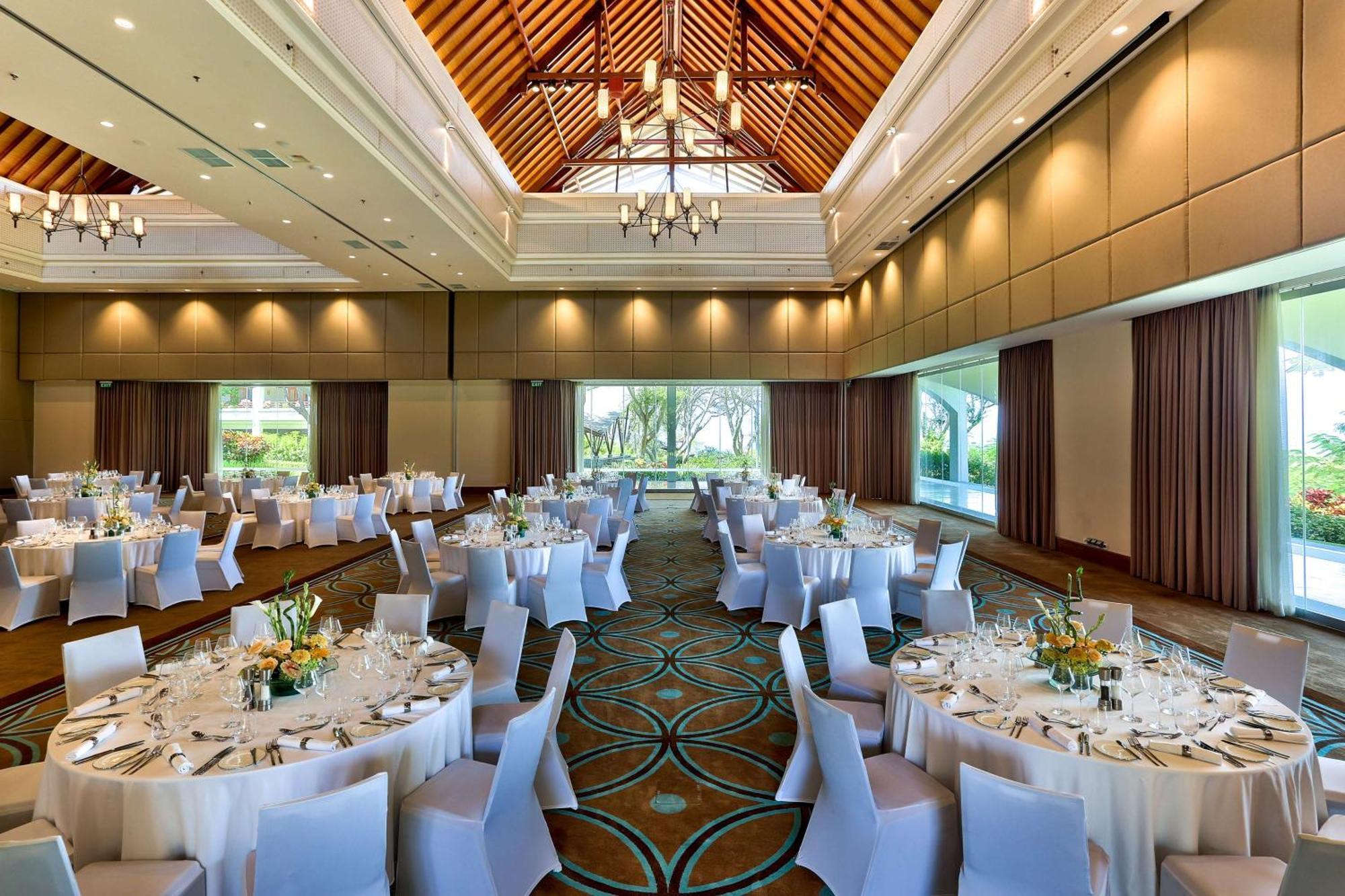 Hilton Bali Resort Nusa Dua  Exterior photo The ballroom at the Royal Thai Golf and Country Club