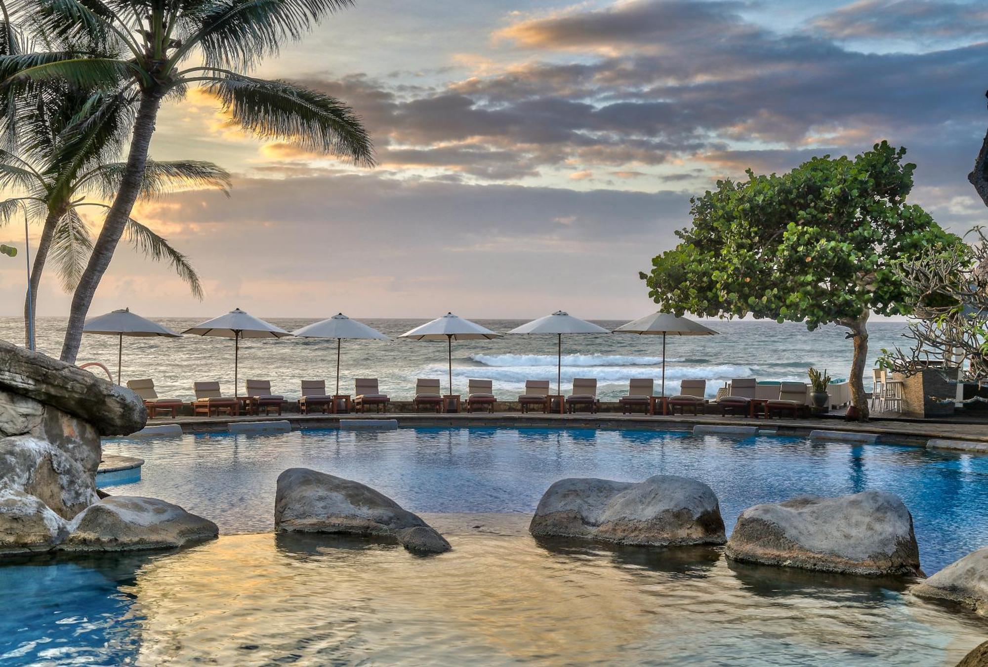 Hilton Bali Resort Nusa Dua  Exterior photo The Beach at The Rocks