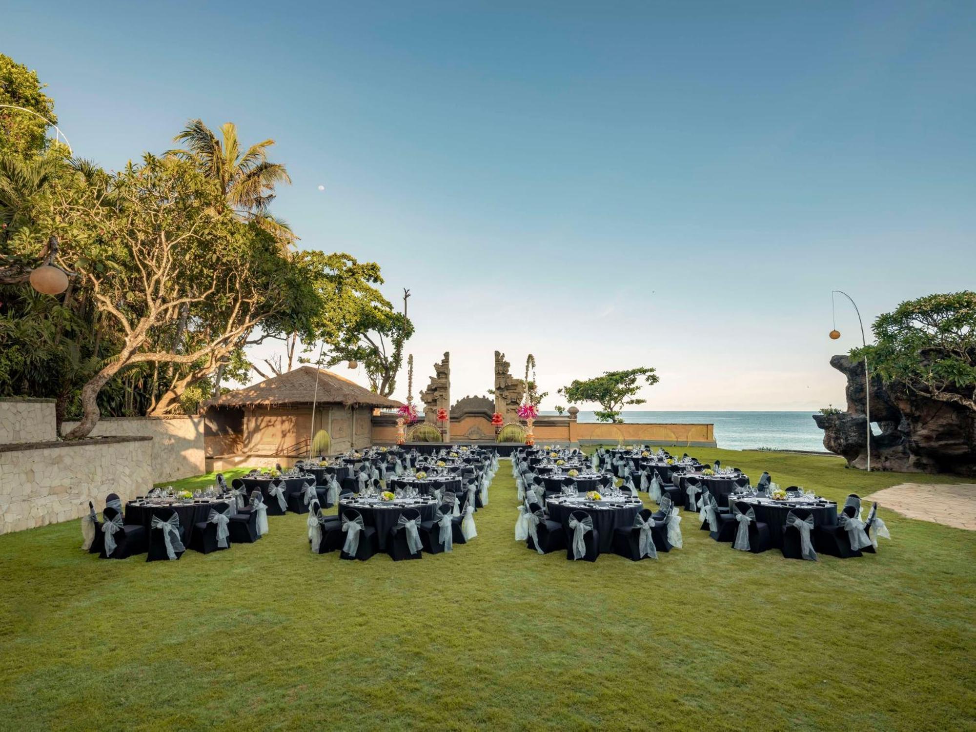 Hilton Bali Resort Nusa Dua  Exterior photo The Lawn