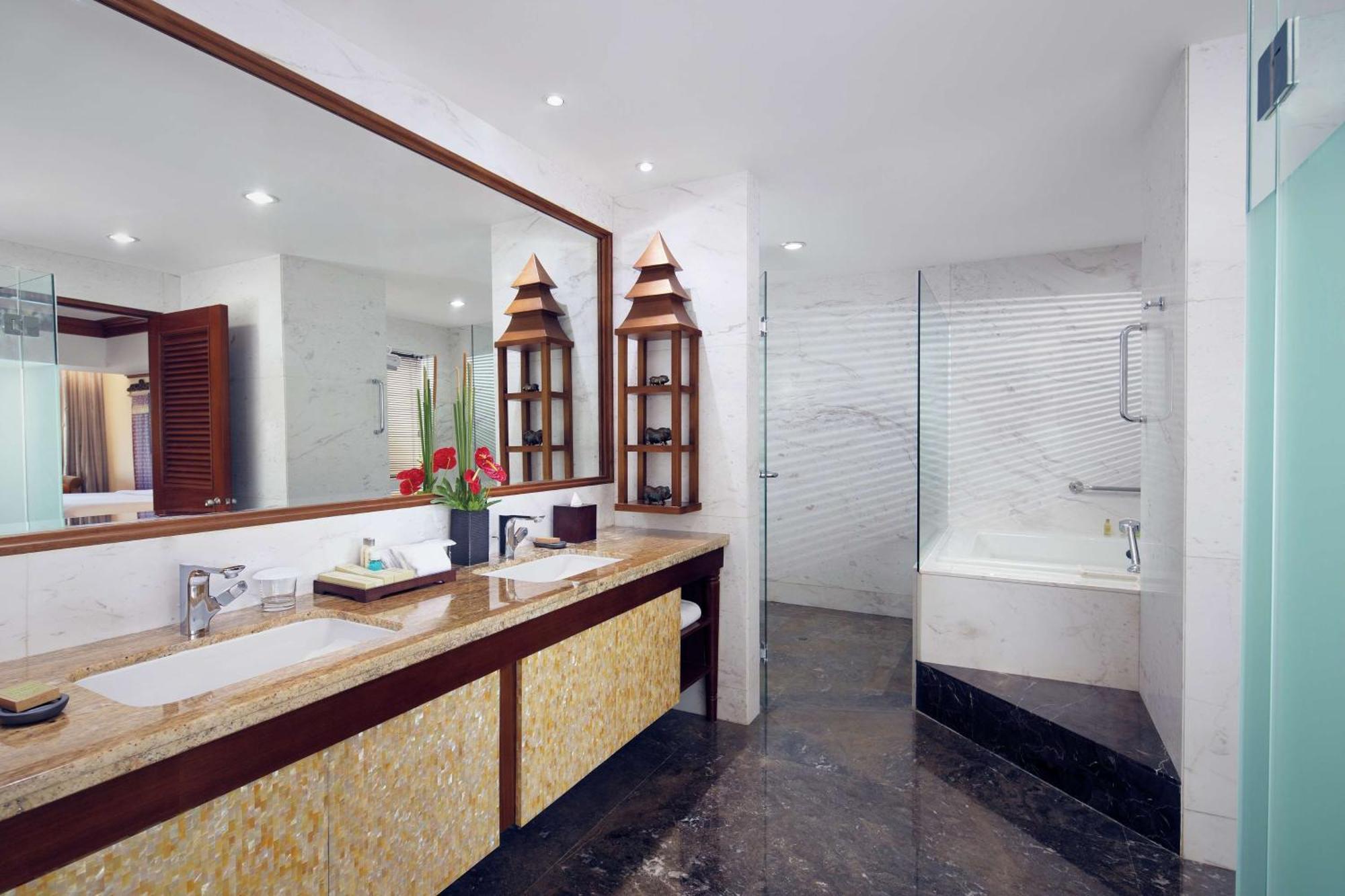 Hilton Bali Resort Nusa Dua  Exterior photo Bathroom